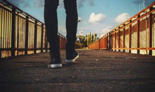站在山顶的人生感悟 站在山顶的人生感悟诗句