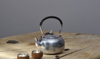银壶怎么去除茶垢（银壶如何去污垢）