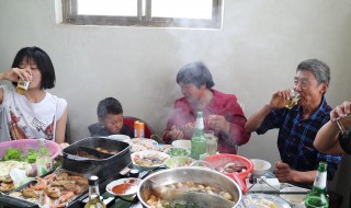 去朋友家做客带什么礼物 去朋友家做客带什么礼物给他的妈妈比较实惠