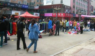 广场摆摊卖什么好（广场摆摊卖什么赚钱成本又低）