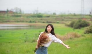 春游说说简单一句话（春游说说简单一句话怎么写）