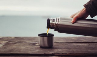 如何清洗不锈钢保温杯（如何清洗不锈钢保温杯里面的茶垢）