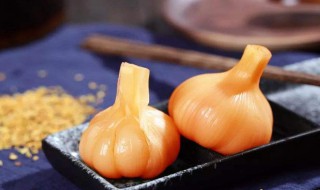 吃生蒜有什么好处坏处（晚上吃生蒜有什么好处坏处）