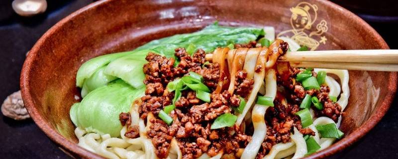 做杂酱面的制作方法（做杂酱面的制作方法和配料）