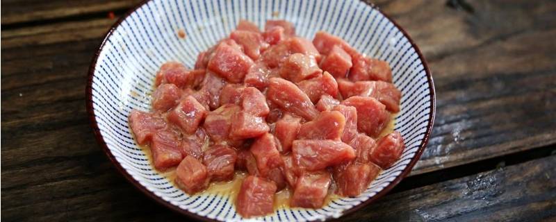 牛肉丁怎么炒好吃又嫩（牛肉丁怎么炒好吃又嫩视频）