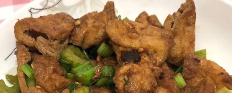 油豆腐炒芹菜怎么做好吃窍门 油豆腐炒芹菜怎么做好吃窍门