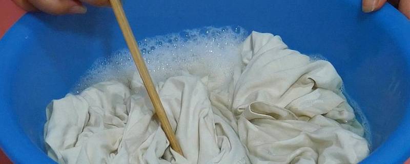 衣服染上染发剂怎样可以洗干净（衣服染染发剂怎么洗掉）