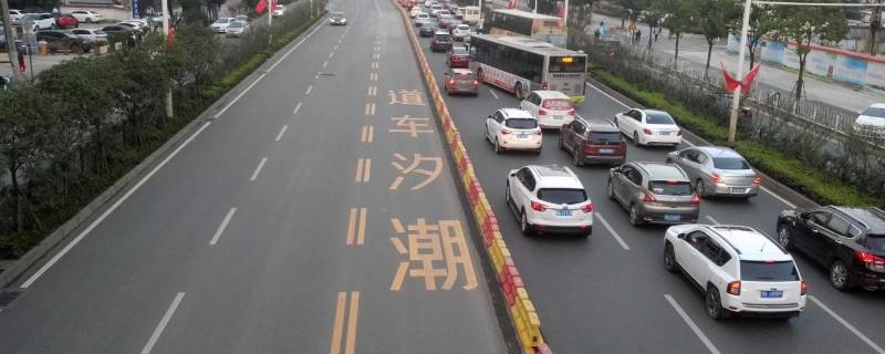 双黄线虚线是什么意思（道路中间双黄线虚线是什么意思）