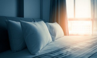 如何挑选枕头高度 如何挑选枕头高度 拇指和中指捏在一起