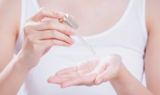 水和精华可以放冰箱吗（精华水能放冰箱吗）
